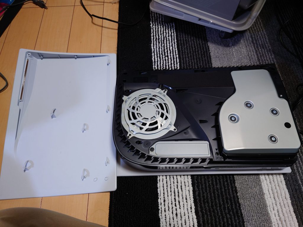PS5 SSD増設カバー外し