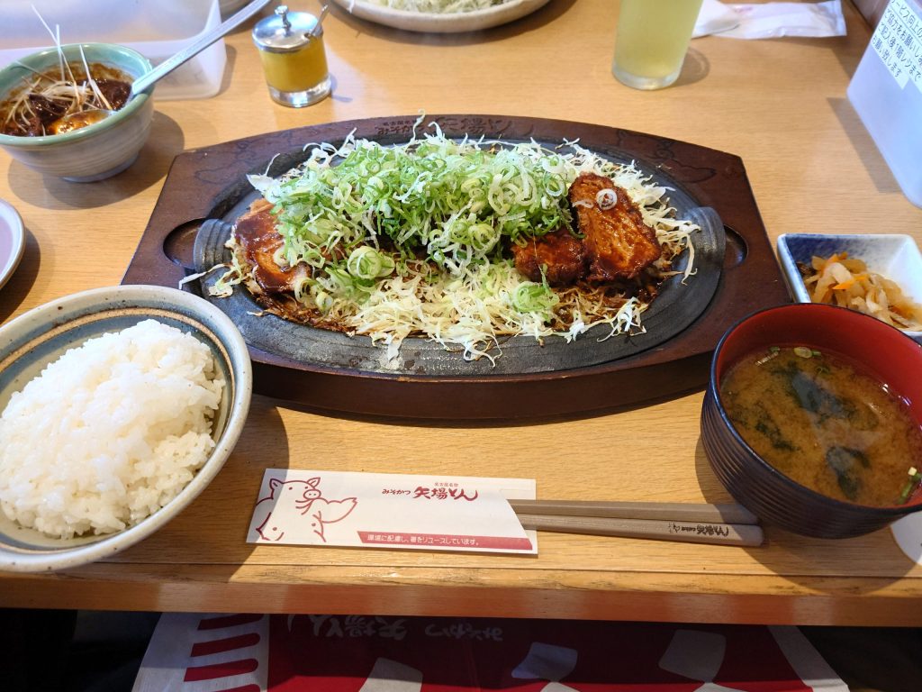 鈴鹿の帰路：矢場とんの鉄板とんかつ