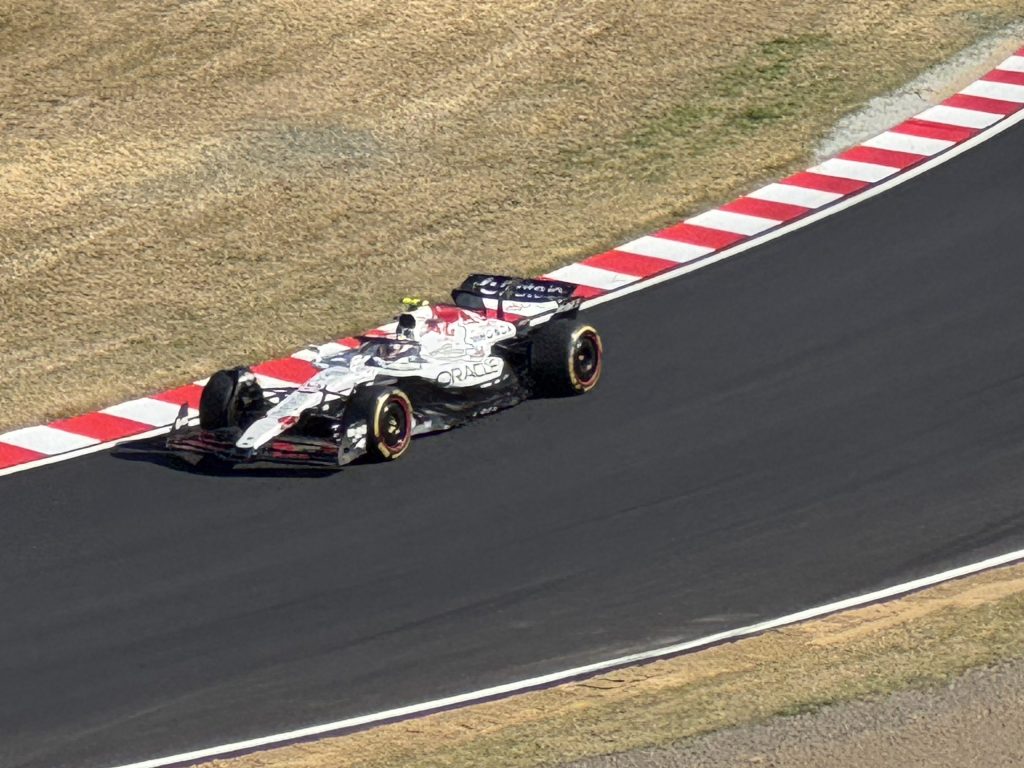 2025年F1第3戦日本GP金曜：FP2走行中の角田裕毅選手