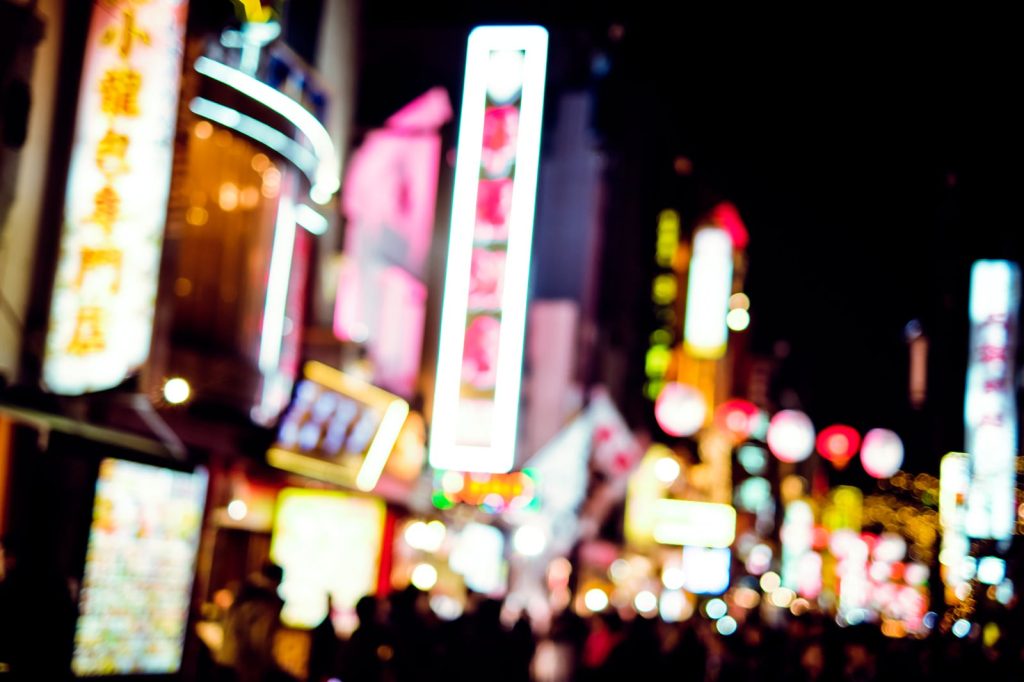 夜の街ネオン街のイメージ画像