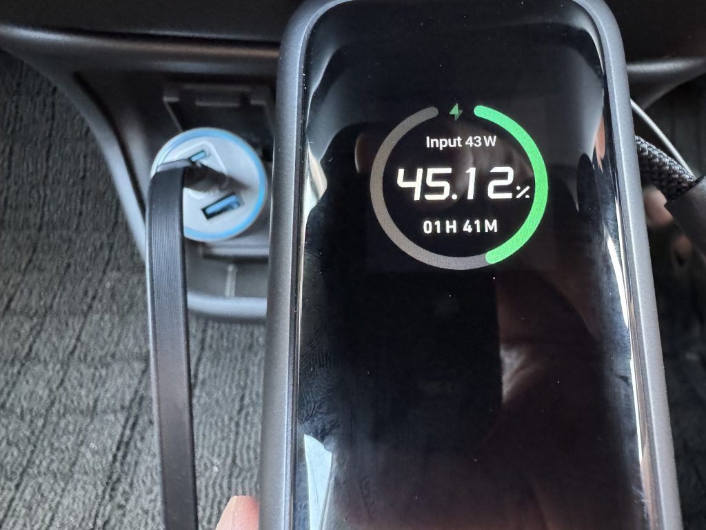 USB-C2での充電出力。ほぼ公称値の43Wが出ている。