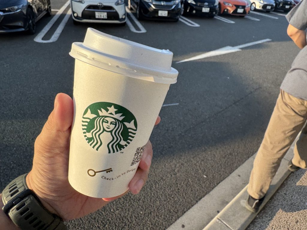 足柄SAで購入したスタバのトリプルエスプレッソラテ(ICE、Tall)