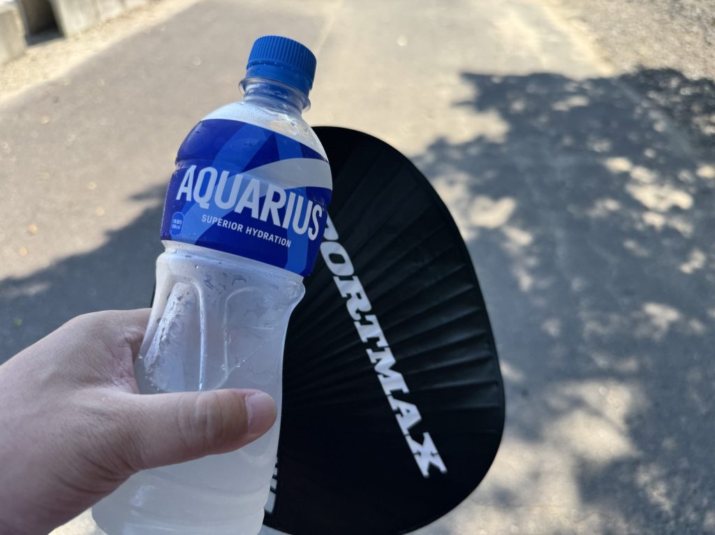 キンキンに冷えたアクエリアスが乾いた体に染み込みます。