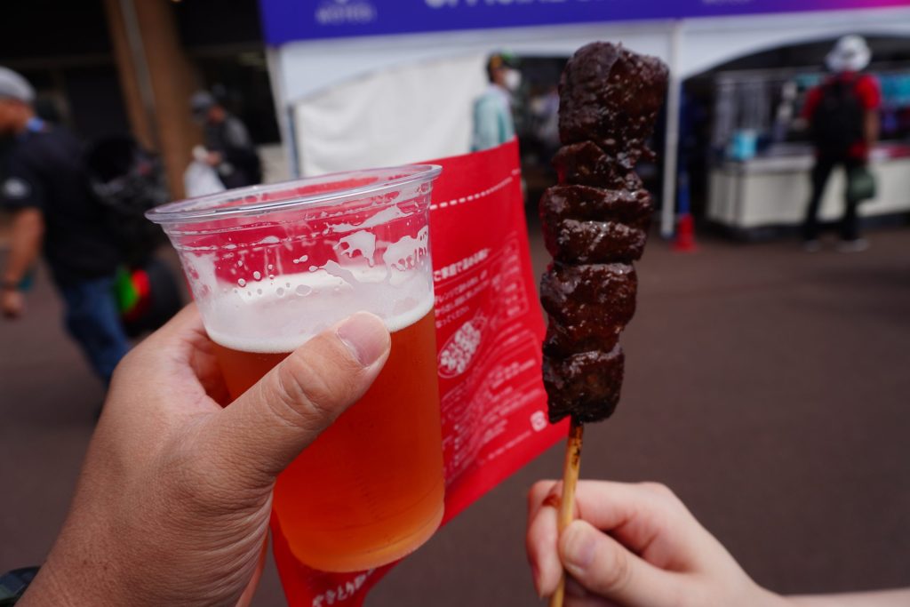 竜鳳の牛ステーキ串とサイソクビール