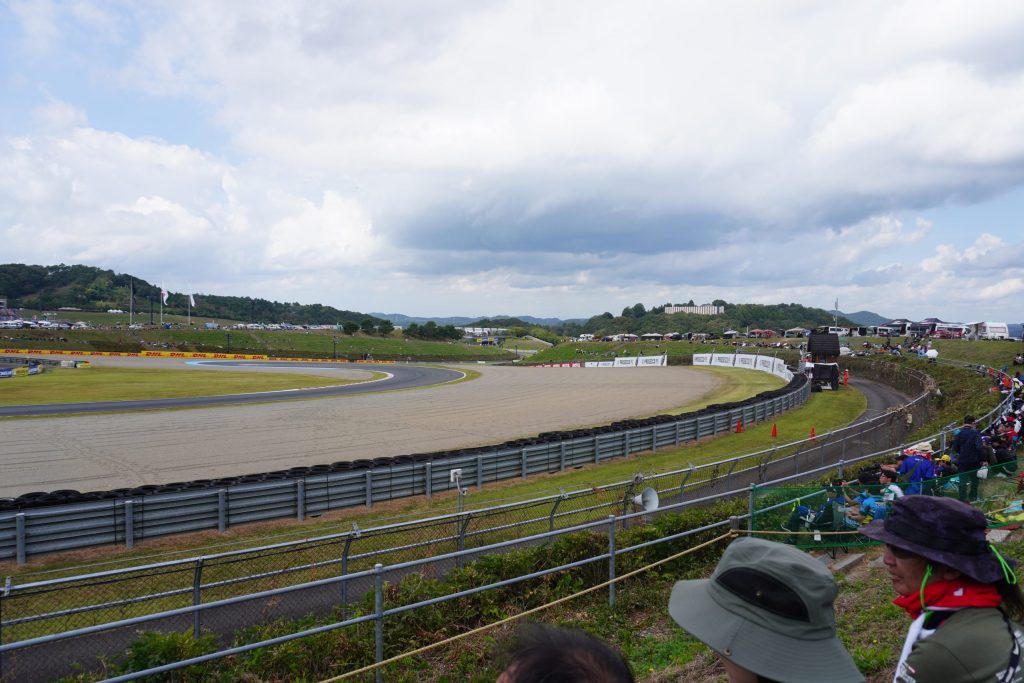 VC-1席からS字コーナー方向の眺め。