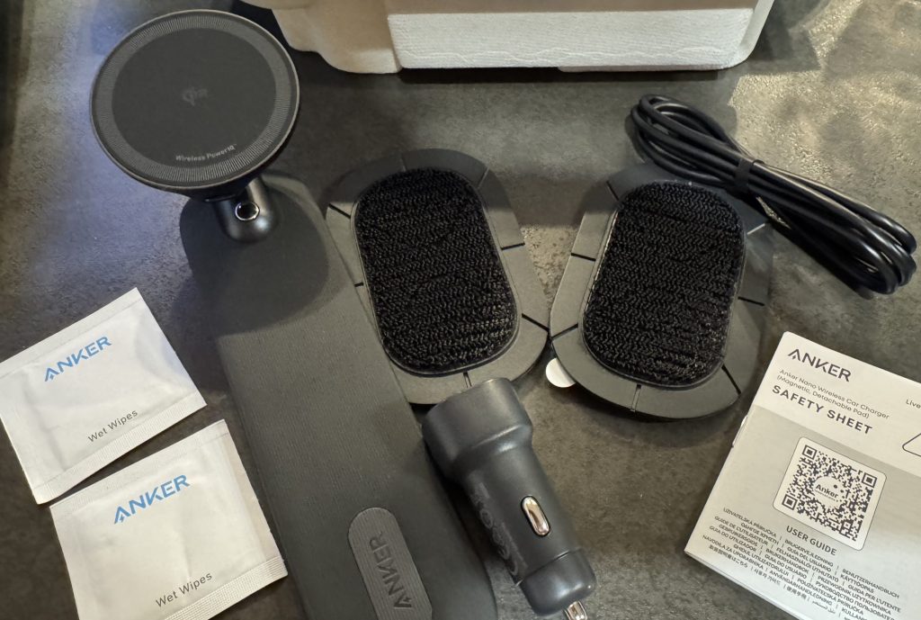 Anker Nano Wireless Charger (MagGo, 着脱式パッド) with Car Charger