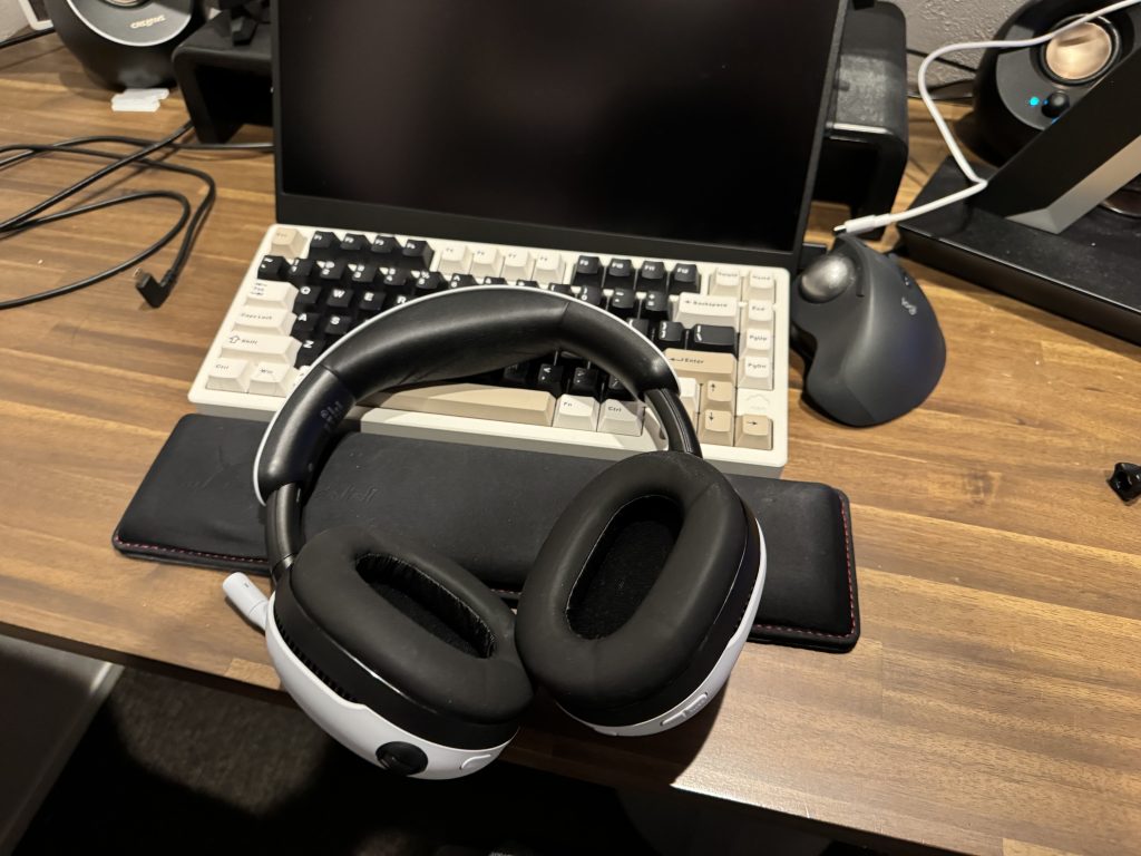 INZONE H9と書斎