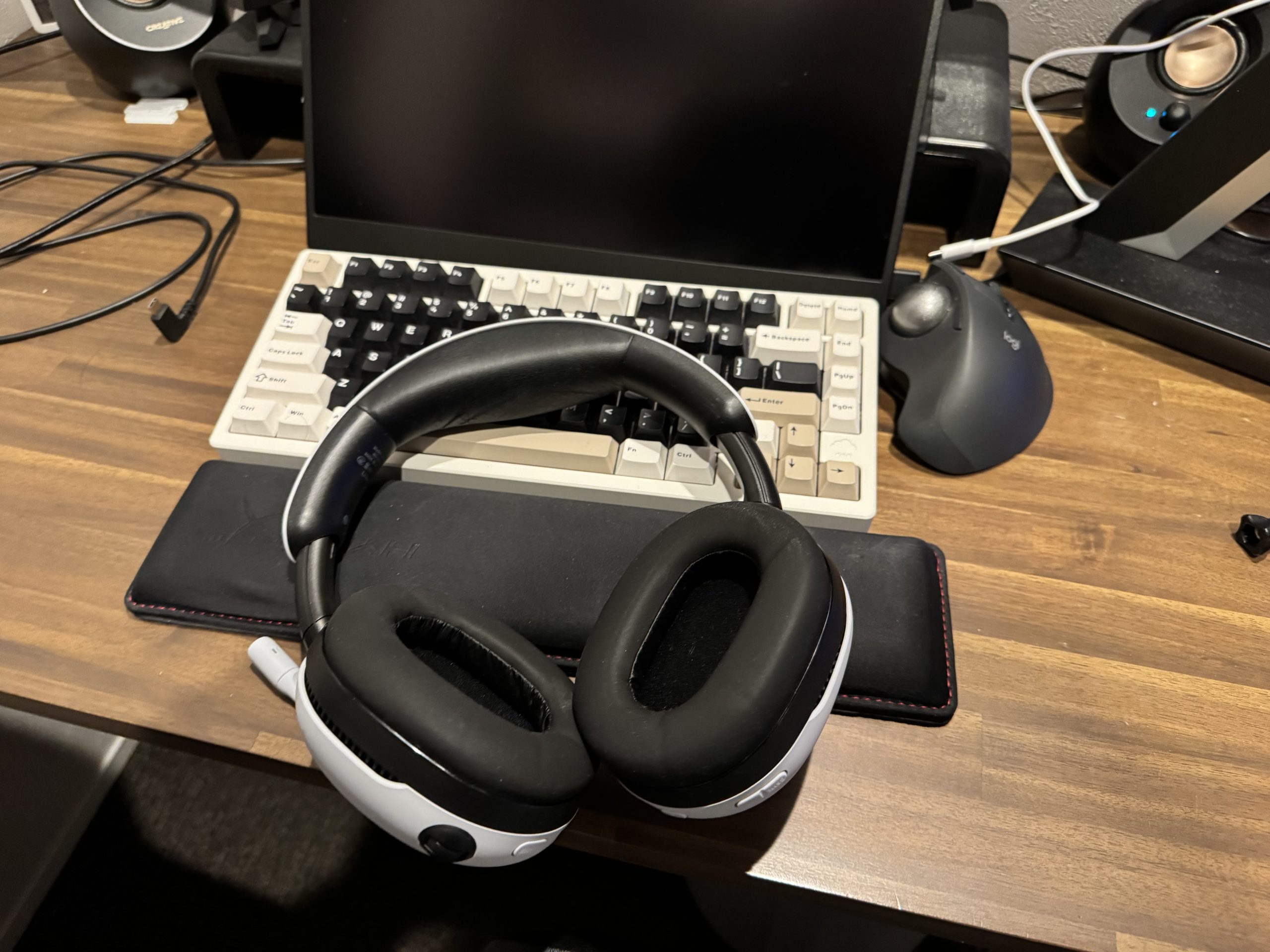 INZONE H9と書斎