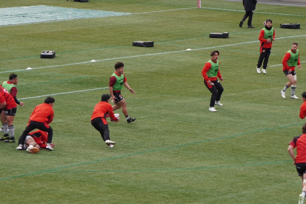 試合前、アップ中のブレイブルーパスの選手たち