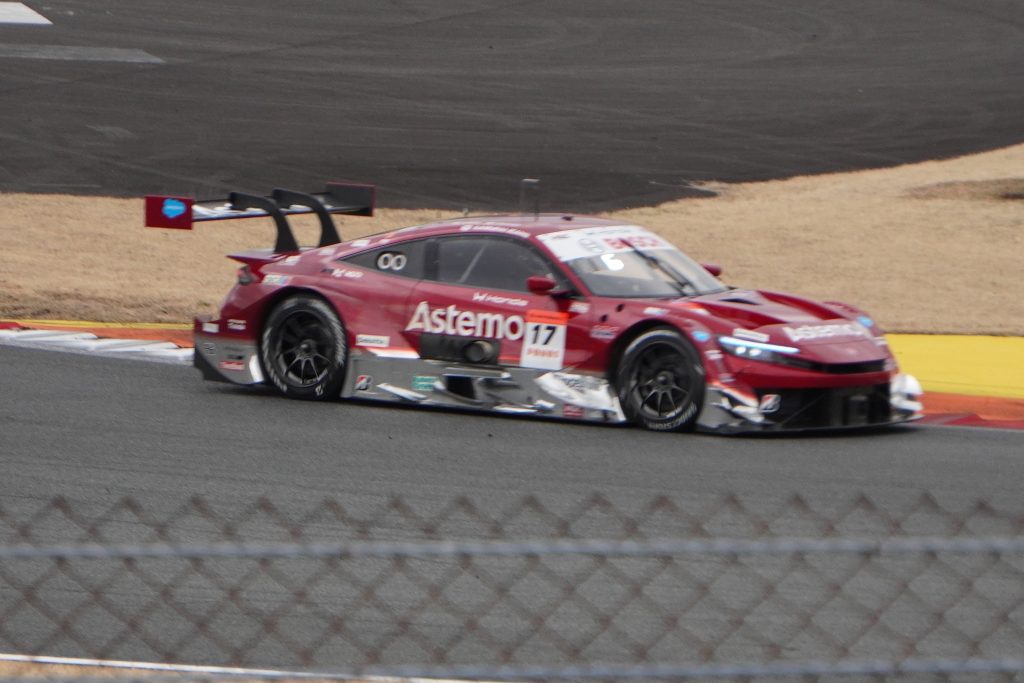 ヘアピンに進入する#17 Astemo HRC PRELUDE-GT