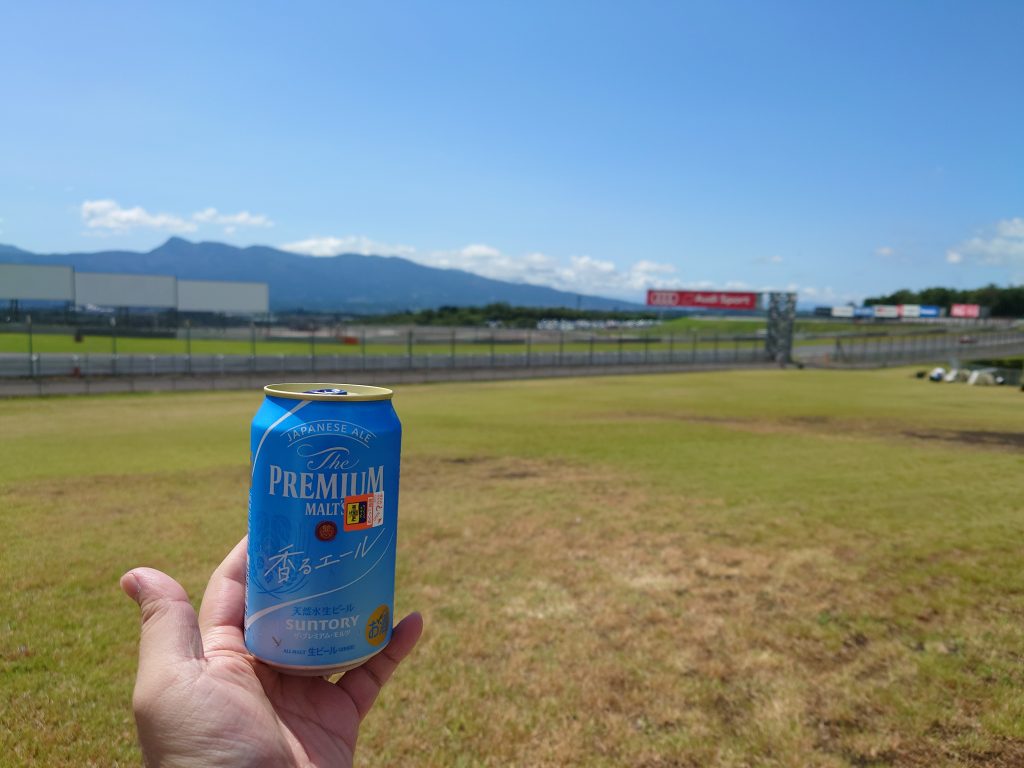 1コーナー立ち上がり側の内側。